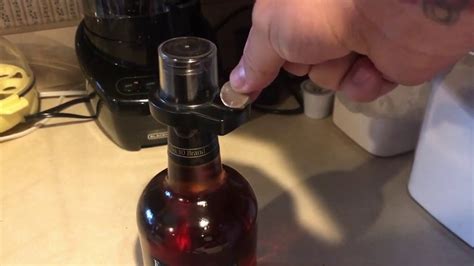 How to Open Liquor Bottle Security Cap: Exploring the Artistry Behind Secure Sealing and Elegant Unsealing